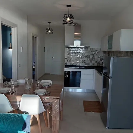 Vento Di Mare Grecale Con Giardino E Piscina Condivisa Сasa de vacaciones Moneglia